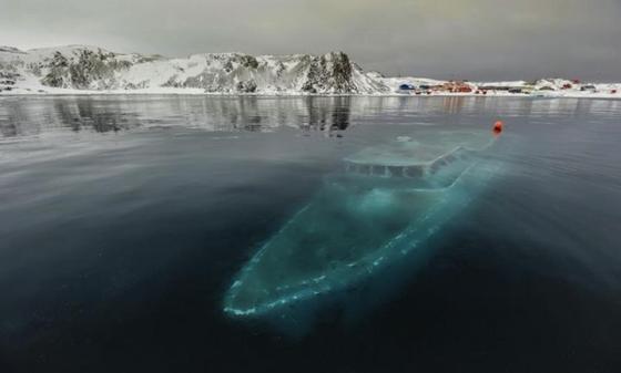 17-sunken-yacht-in-antarctica