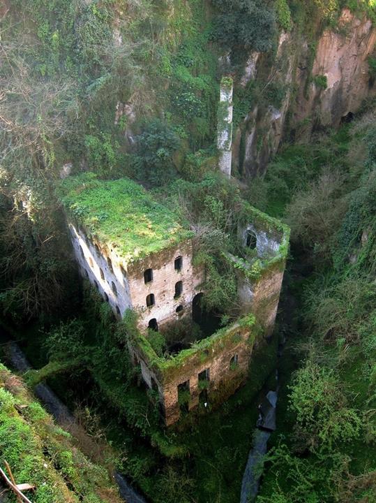 23-abandoned-mill-from-1866-in-sorrento-italy