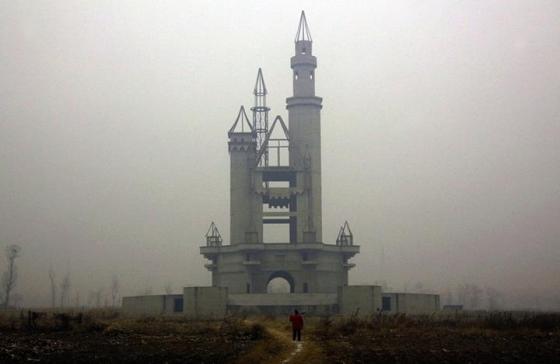 5-the-abandoned-wonderland-amusement-park-outside-beijing-china